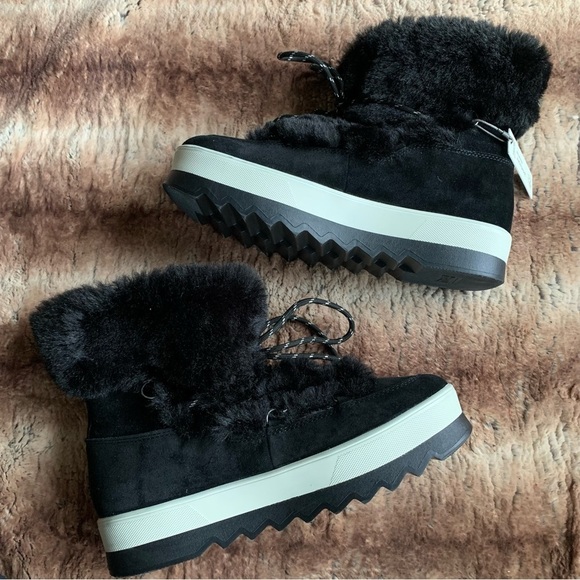 Cougar Black Winter Boots with Fur Trim - Picture 4 of 10